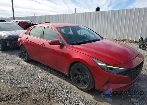 2022 Hyundai Elantra Sel z USA, uszkodzony, nr VIN 5NPLM4AG0NH061475